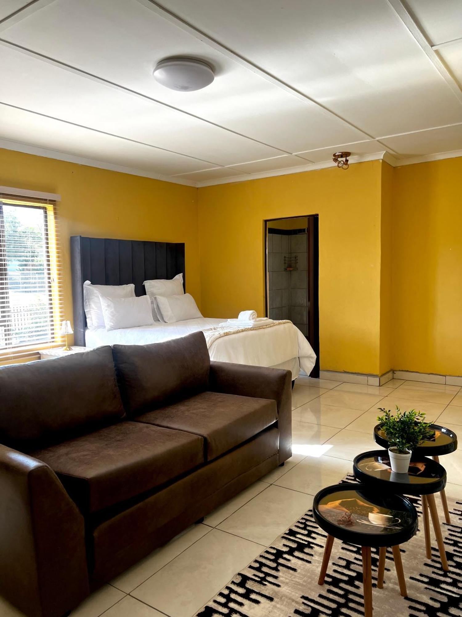 Nkguesthouse Ледисмит Экстерьер фото