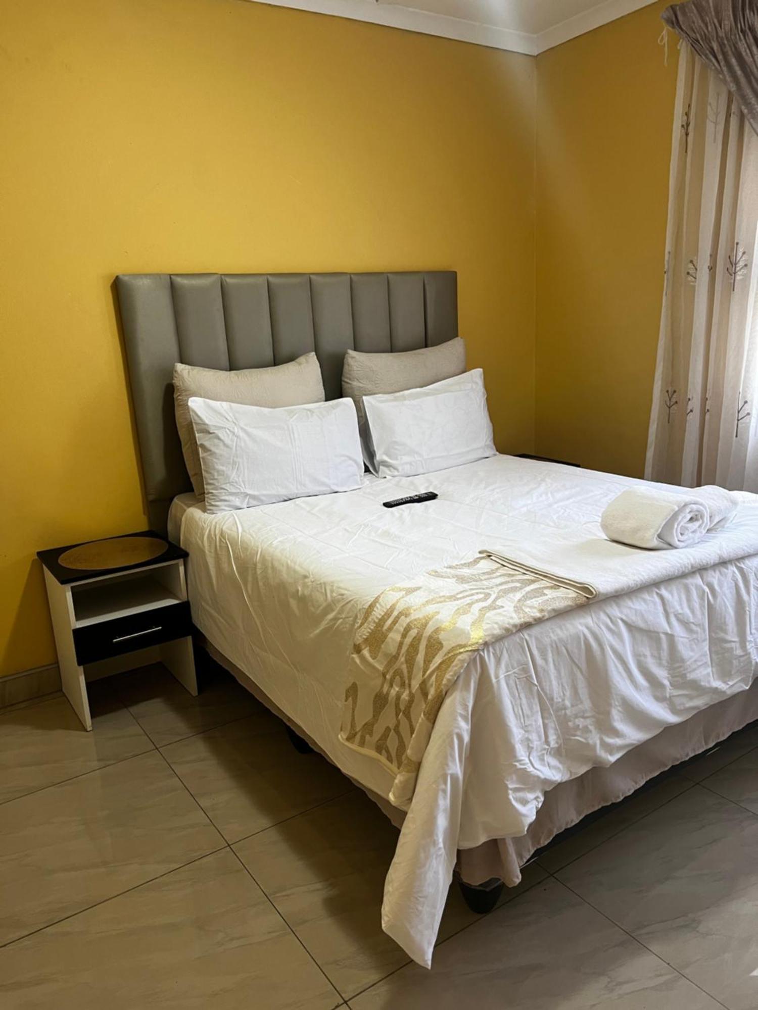 Nkguesthouse Ледисмит Экстерьер фото