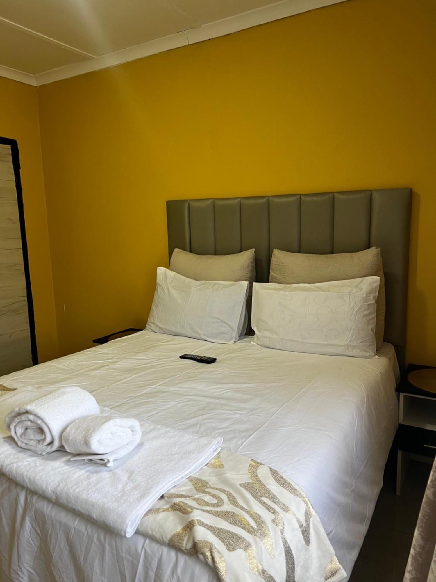 Nkguesthouse Ледисмит Экстерьер фото